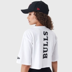 NEW ERA CHICAGO BULLS NBA TEAM LOGO CROP TEE