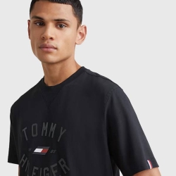 TOMMY HILFIGER VARSITY GRAPHIC TEE